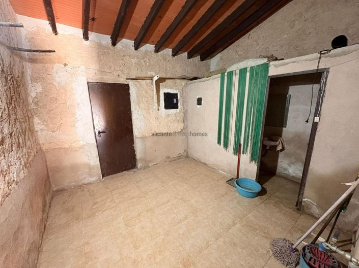 Image No.15-4 Bed Country House for sale