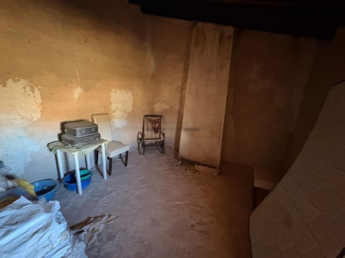 Image No.21-4 Bed Country House for sale