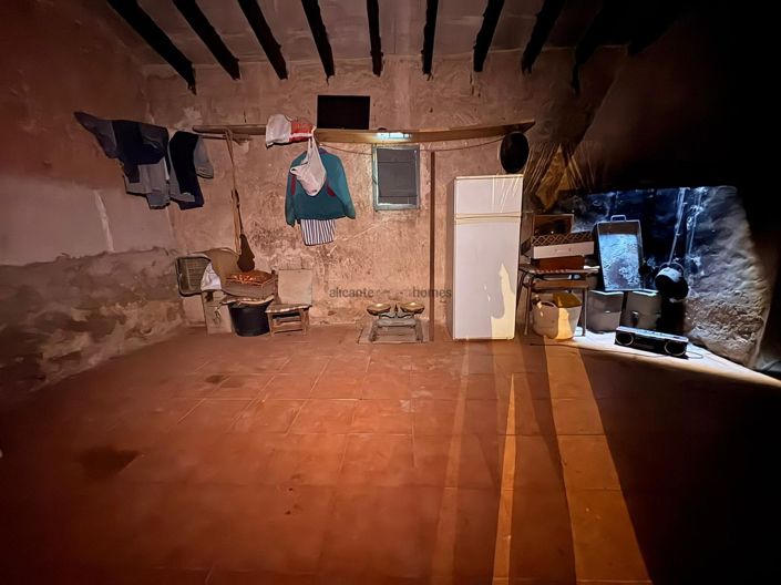 Image No.26-4 Bed Country House for sale