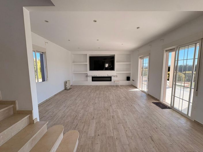 Image No.16-6 Bed Villa for sale