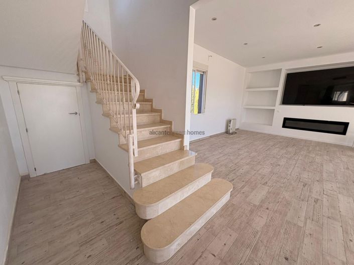 Image No.18-6 Bed Villa for sale