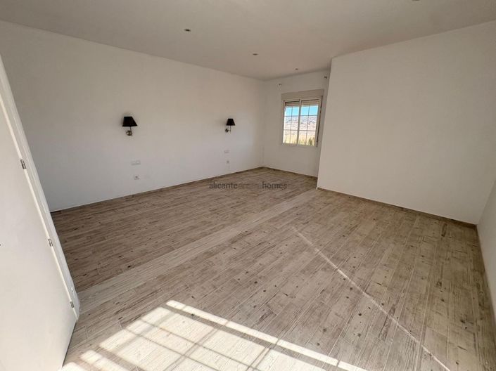 Image No.29-6 Bed Villa for sale