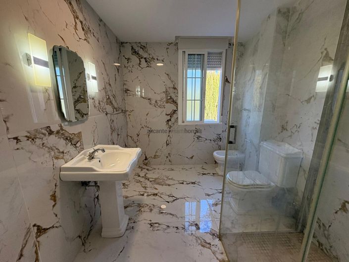 Image No.41-6 Bed Villa for sale