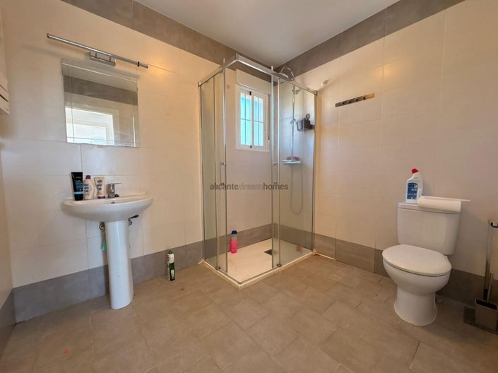 Image No.42-6 Bed Villa for sale