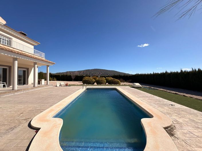 Image No.6-6 Bed Villa for sale