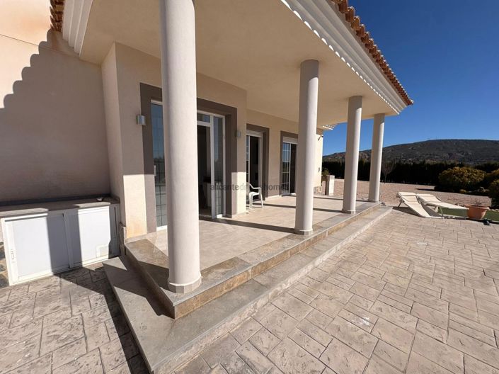 Image No.7-6 Bed Villa for sale