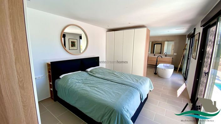 Image No.10-3 Bed Villa for sale