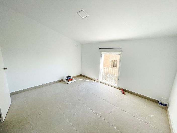 Image No.10-3 Bed Townhouse for sale