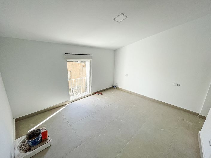 Image No.11-3 Bed Townhouse for sale