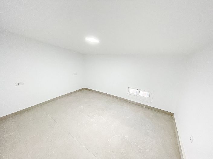 Image No.13-3 Bed Townhouse for sale