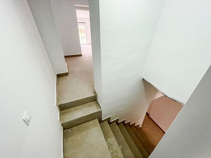 Image No.9-3 Bed Townhouse for sale