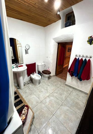 Image No.12-2 Bed Townhouse for sale