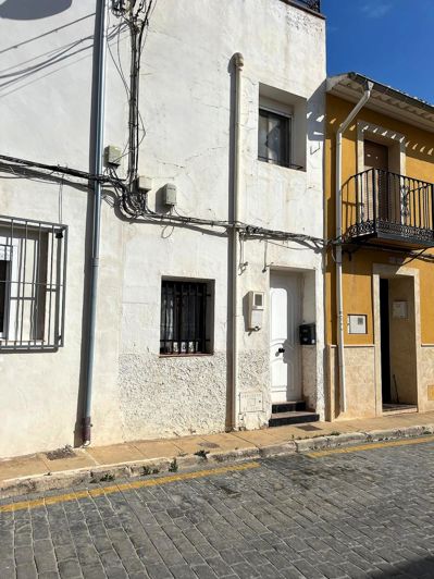 Image No.13-2 Bed Townhouse for sale