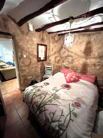 Image No.9-2 Bed Townhouse for sale