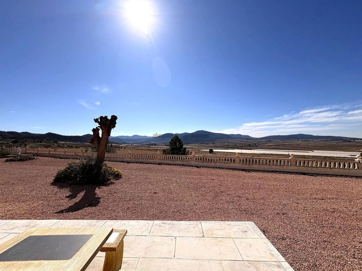 Image No.18-4 Bed Villa for sale