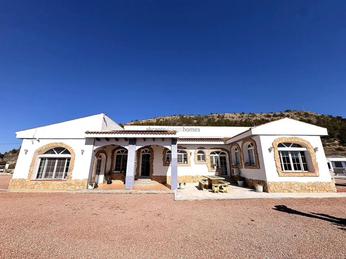 Image No.37-4 Bed Villa for sale