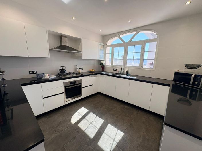 Image No.47-4 Bed Villa for sale