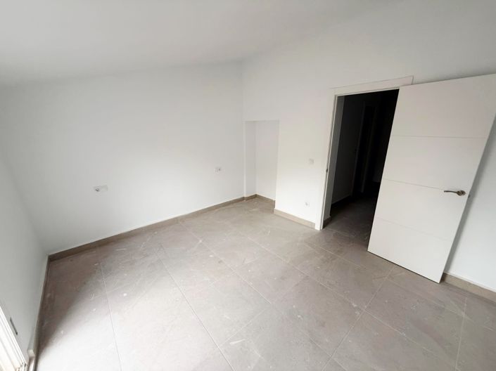 Image No.10-3 Bed Townhouse for sale