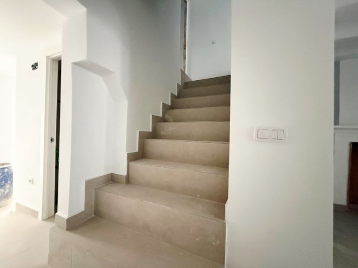 Image No.16-3 Bed Townhouse for sale