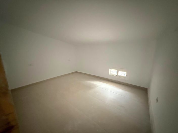 Image No.8-3 Bed Townhouse for sale