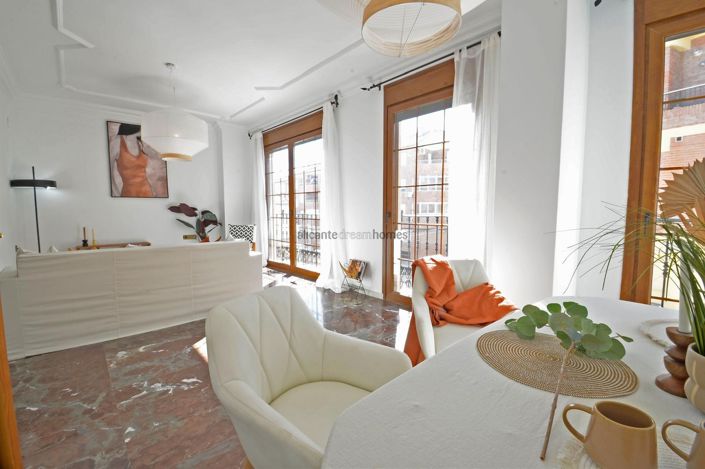 Image No.3-Maison de ville de 4 chambres à vendre à Sax