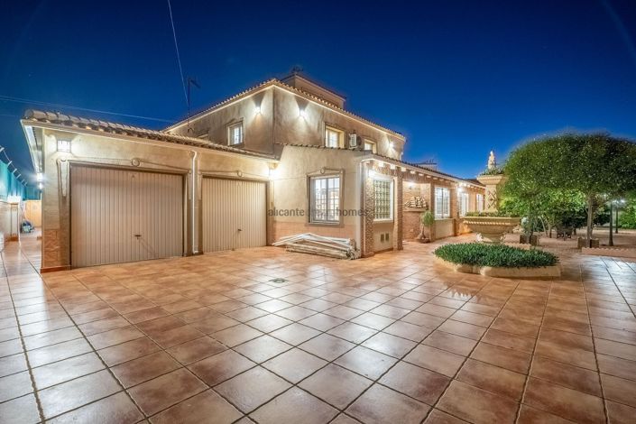 Image No.10-Villa de 6 chambres à vendre à Torrevieja