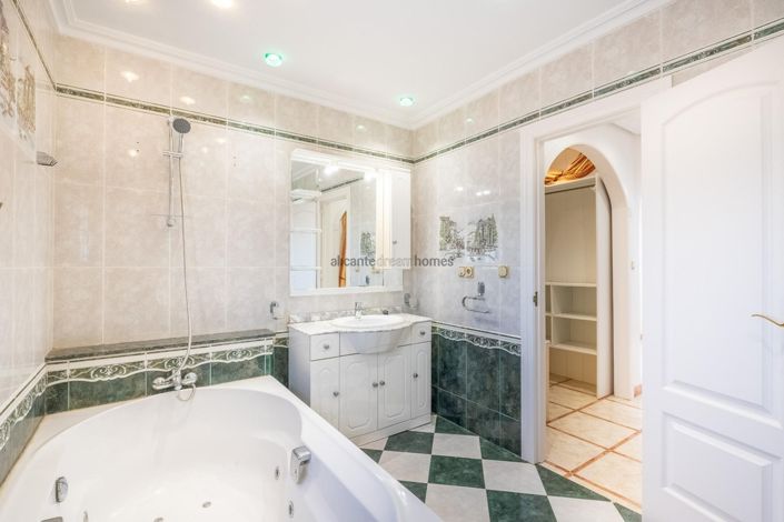 Image No.41-Villa de 6 chambres à vendre à Torrevieja