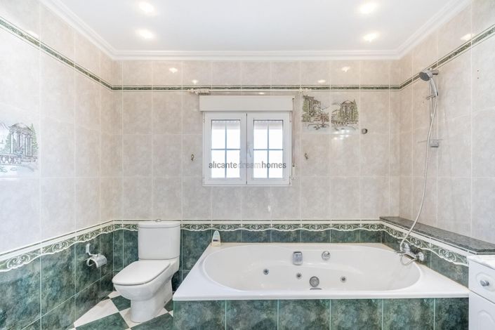 Image No.46-Villa de 6 chambres à vendre à Torrevieja