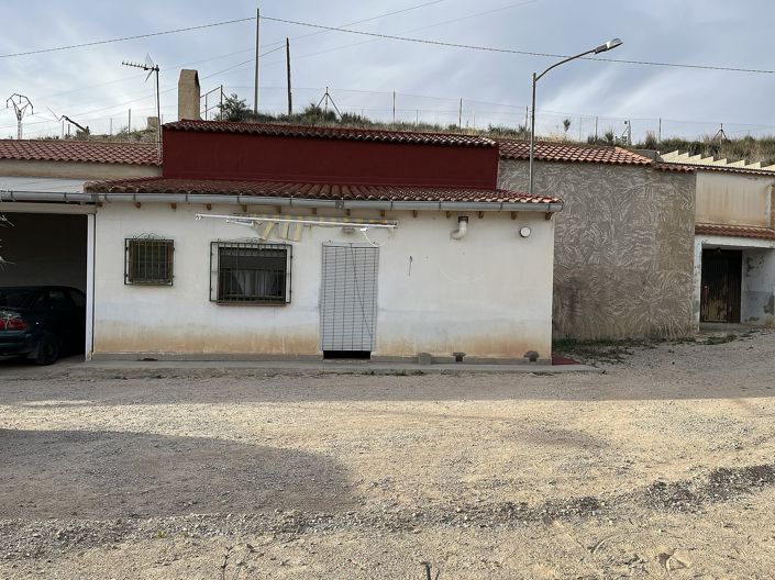 Image No.2-4 Bed House for sale