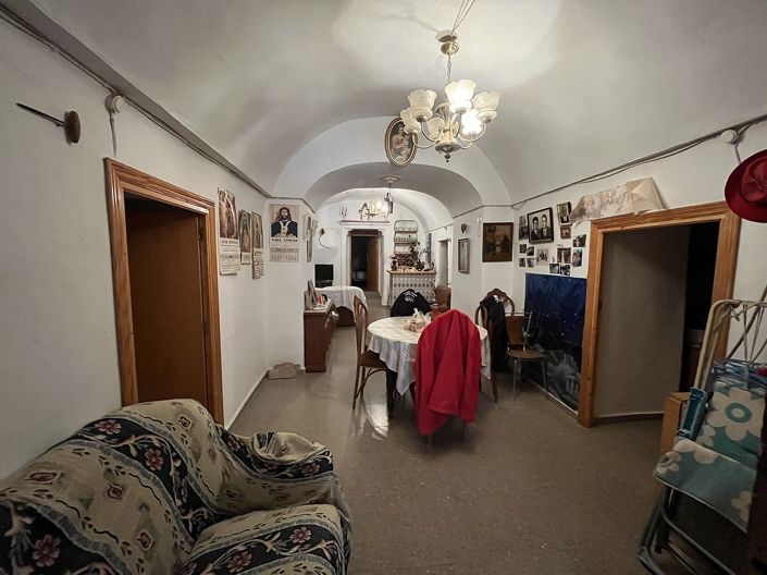 Image No.25-4 Bed House for sale