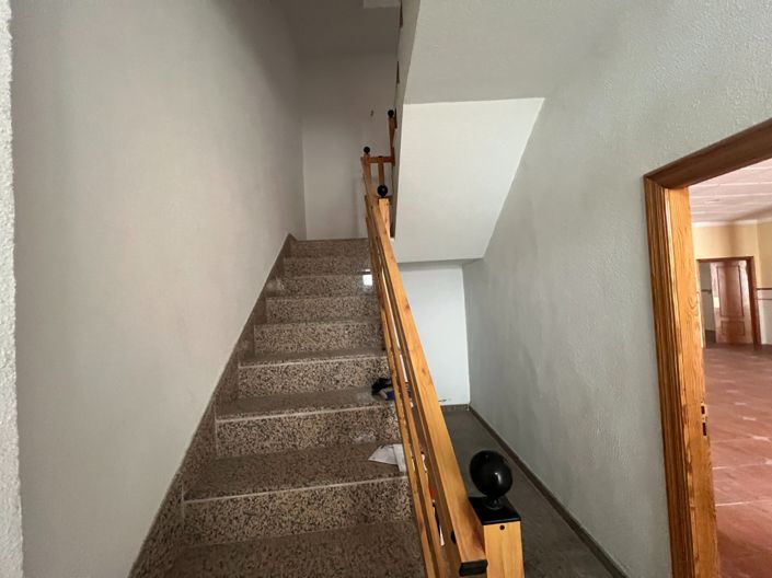 Image No.10-7 Bed Townhouse for sale