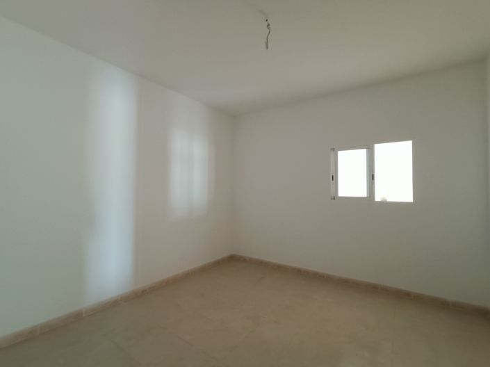 Image No.13-7 Bed Townhouse for sale