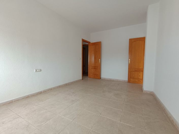 Image No.15-7 Bed Townhouse for sale