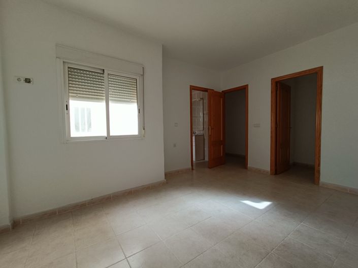 Image No.25-7 Bed Townhouse for sale