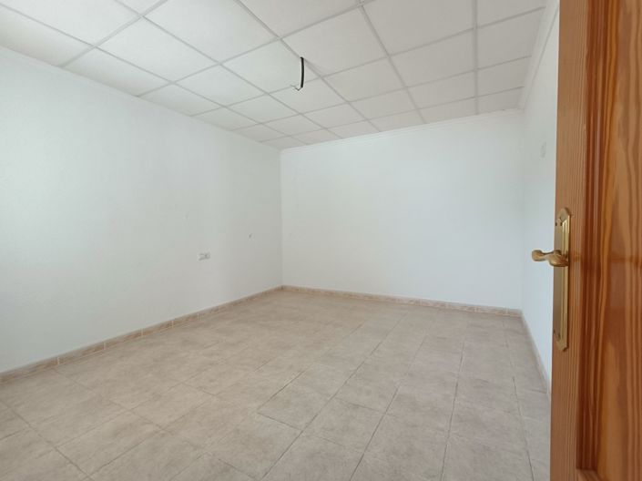 Image No.35-7 Bed Townhouse for sale