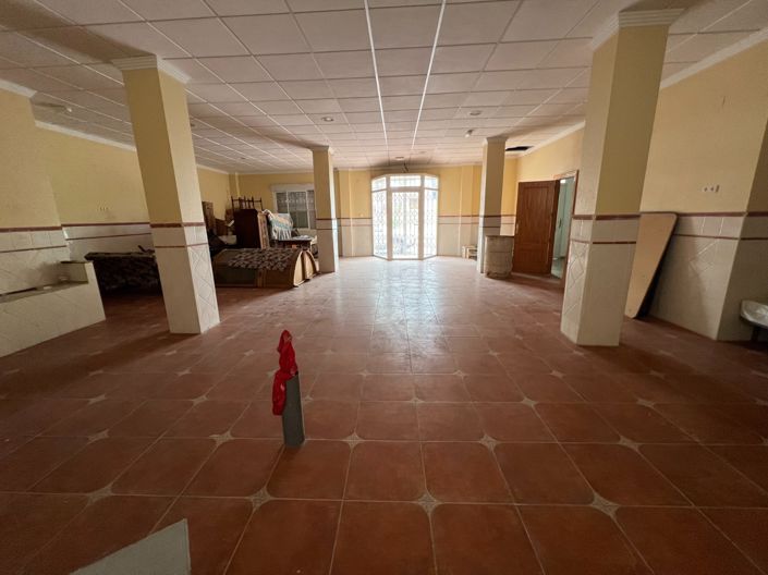 Image No.4-7 Bed Townhouse for sale