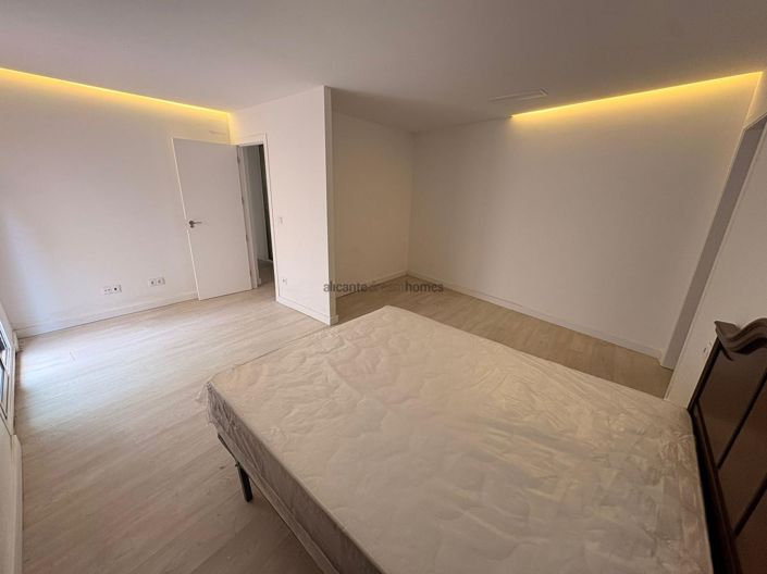 Image No.15-3 Bed Apartment for sale