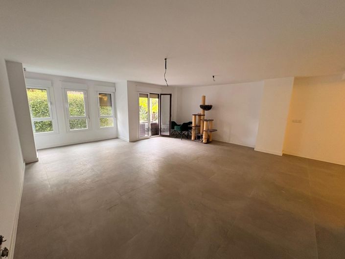 Image No.8-3 Bed Apartment for sale