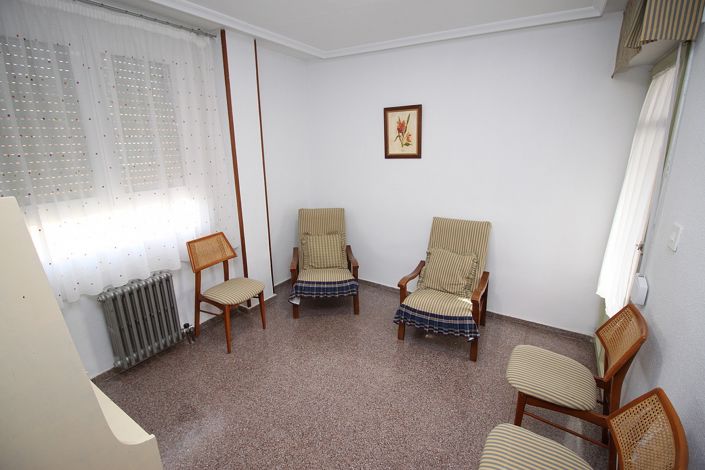 Image No.19-4 Bed Townhouse for sale