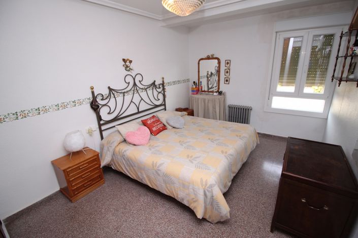 Image No.29-4 Bed Townhouse for sale