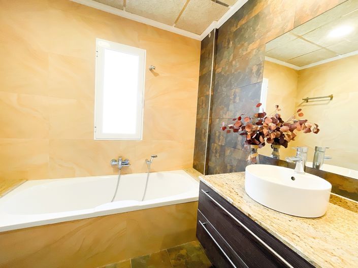 Image No.29-4 Bed Villa for sale