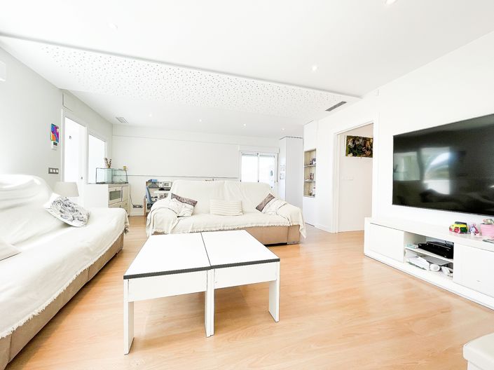 Image No.7-4 Bed Villa for sale