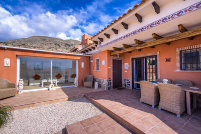 g2b24b9f3-3a79-41c6-8f58-2c4c894ecd68