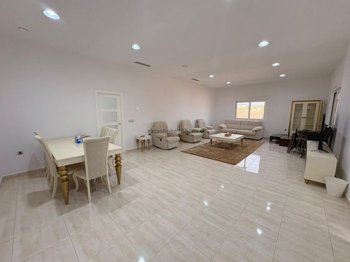 Image No.17-4 Bed Villa for sale