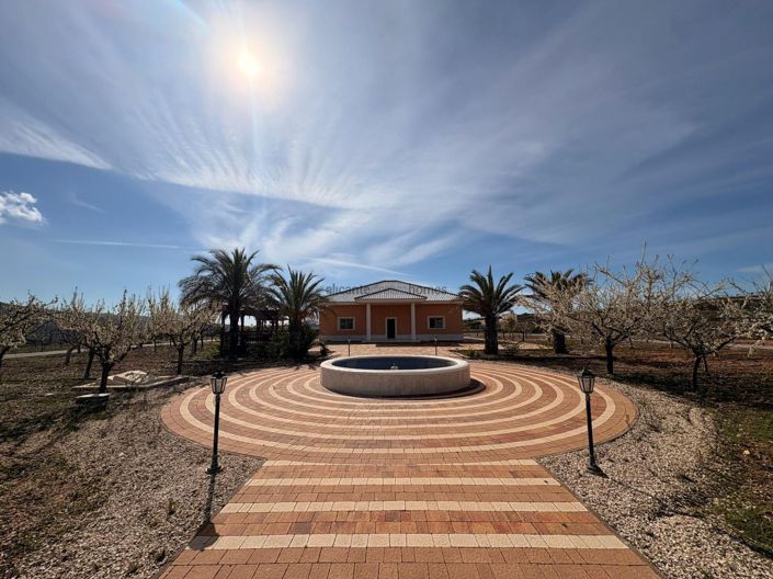 Image No.2-4 Bed Villa for sale