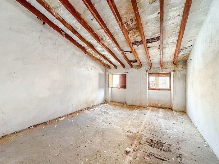 Image No.13-6 Bed Townhouse for sale