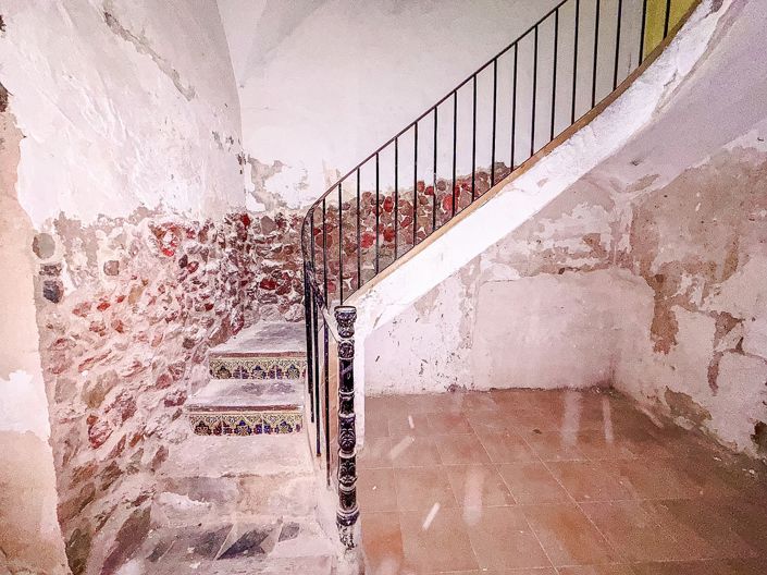 Image No.14-6 Bed Townhouse for sale