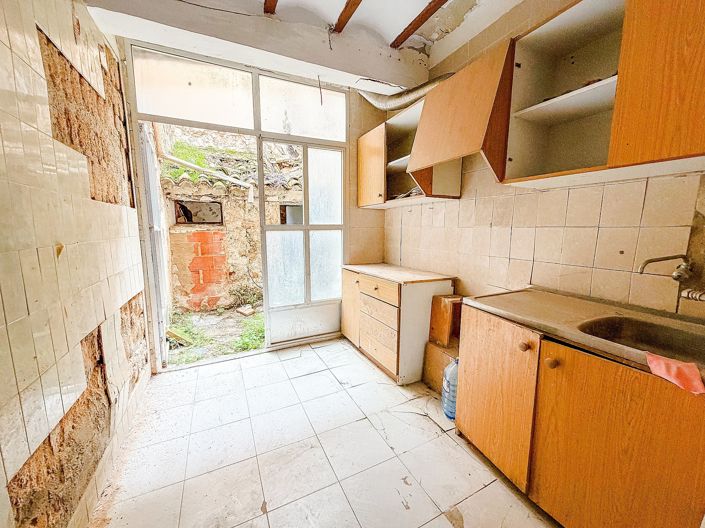 Image No.15-6 Bed Townhouse for sale