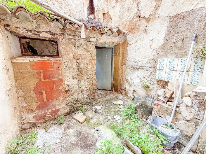 Image No.17-6 Bed Townhouse for sale