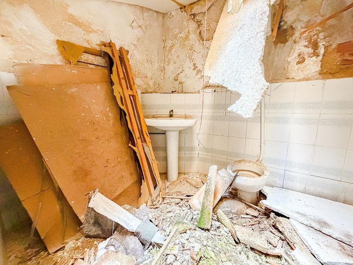 Image No.18-6 Bed Townhouse for sale